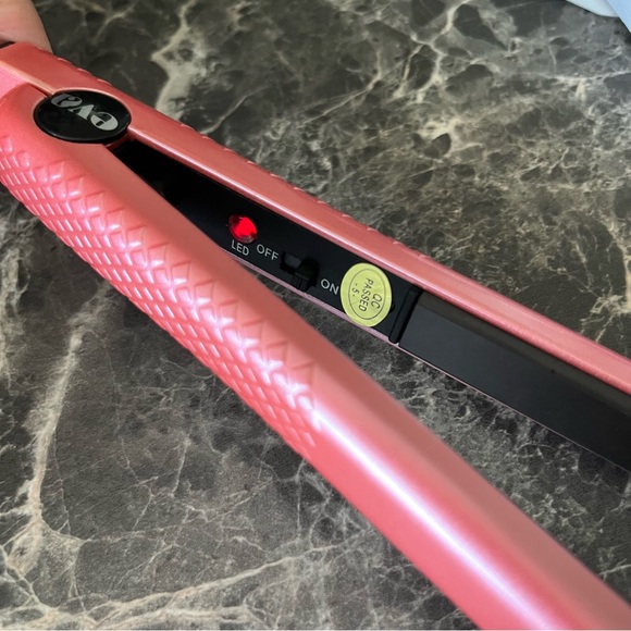 Eva NYC Mini Travel Flat Iron Hair Straightener - Picture 9 of 13